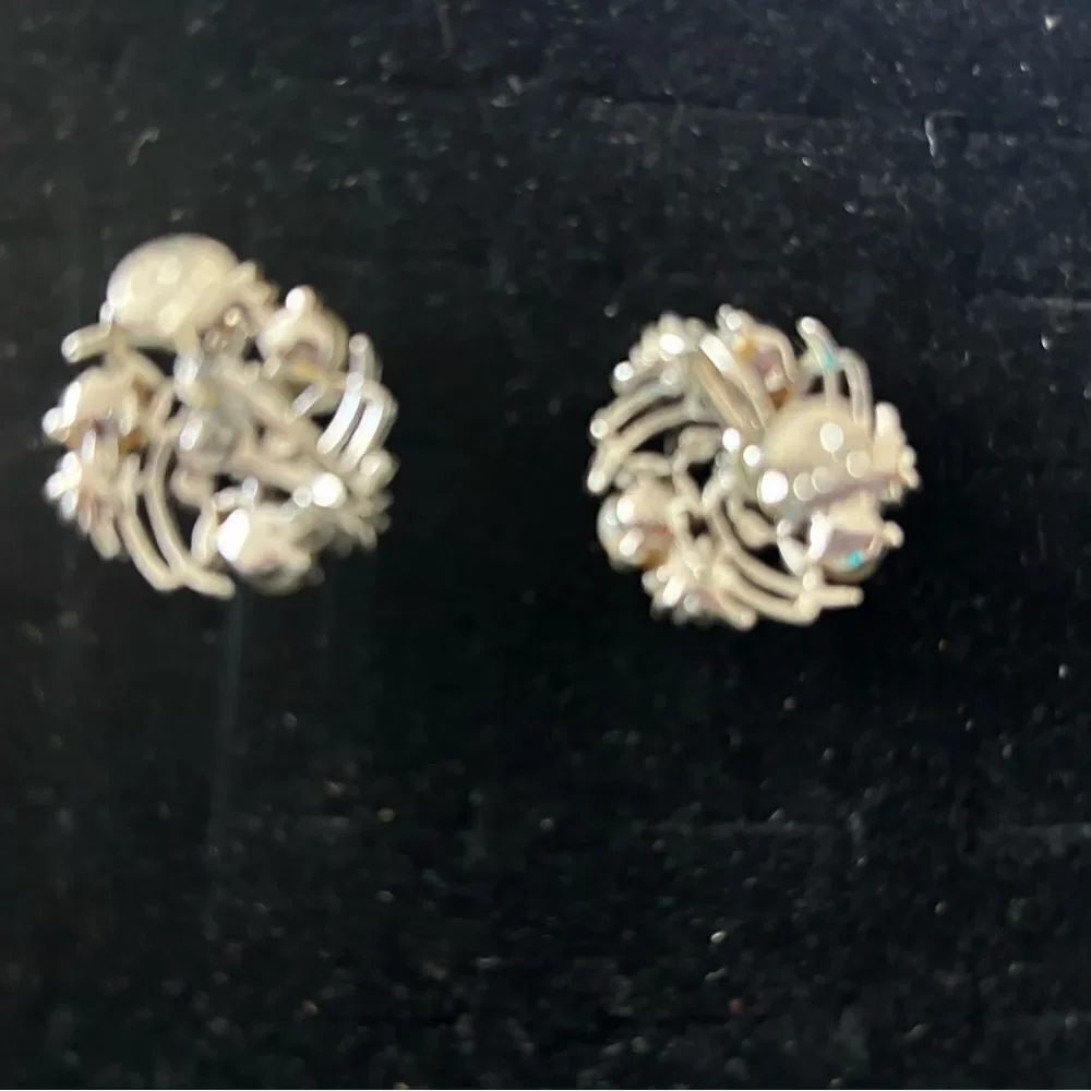 Lisner Earrings Rhinestone Pearl Gold Stud Vintage beaded accessory clip on stud